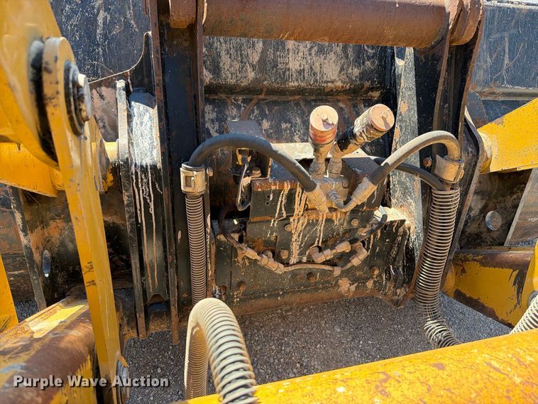 image for item FI0420 2016 Caterpillar 420F2IT backhoe