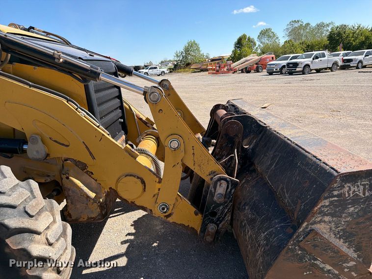 image for item FI0420 2016 Caterpillar 420F2IT backhoe