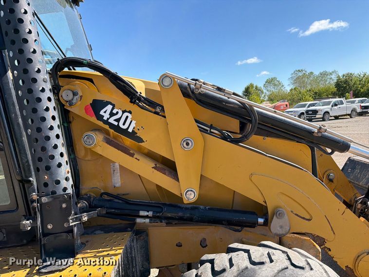 image for item FI0420 2016 Caterpillar 420F2IT backhoe