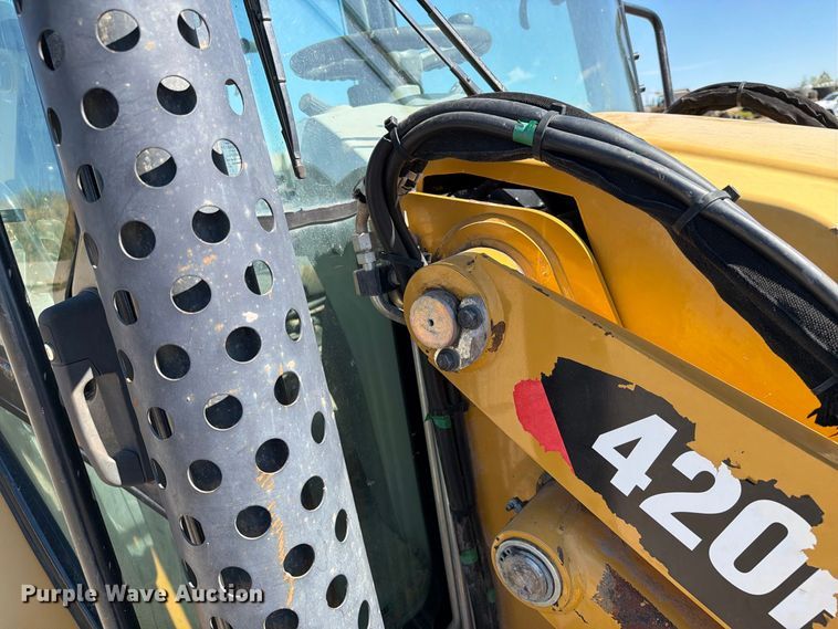 image for item FI0420 2016 Caterpillar 420F2IT backhoe