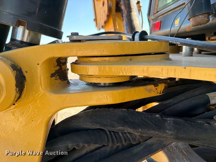 image for item FI0420 2016 Caterpillar 420F2IT backhoe