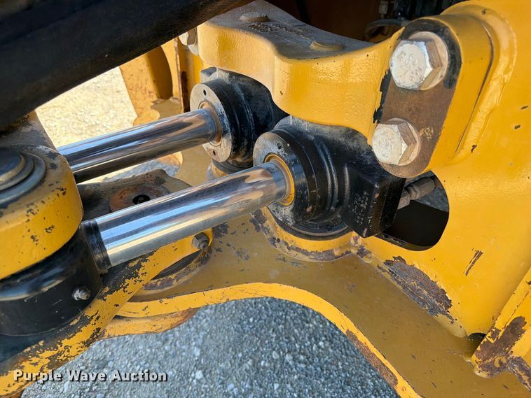 image for item FI0420 2016 Caterpillar 420F2IT backhoe