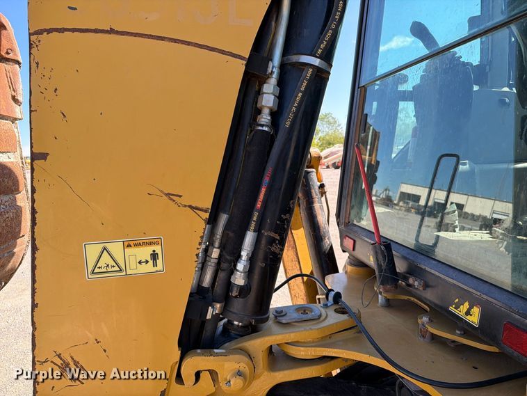 image for item FI0420 2016 Caterpillar 420F2IT backhoe
