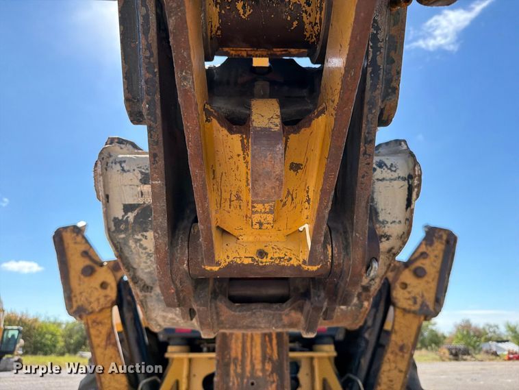 image for item FI0420 2016 Caterpillar 420F2IT backhoe