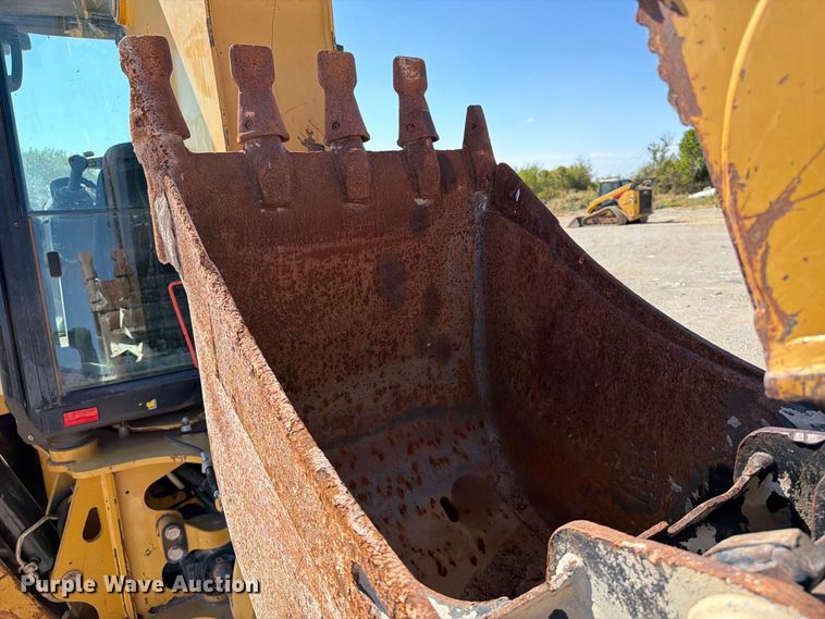 image for item FI0420 2016 Caterpillar 420F2IT backhoe