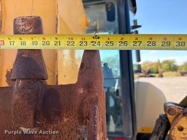 image for item FI0420 2016 Caterpillar 420F2IT backhoe