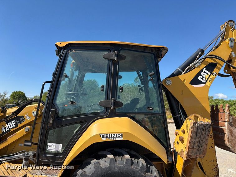 image for item FI0420 2016 Caterpillar 420F2IT backhoe