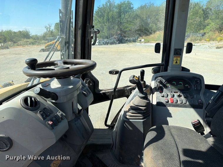image for item FI0420 2016 Caterpillar 420F2IT backhoe