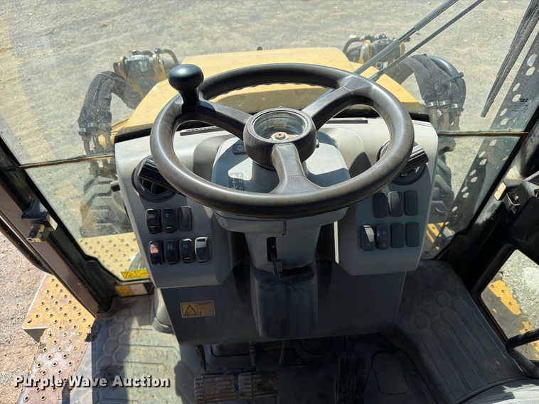 image for item FI0420 2016 Caterpillar 420F2IT backhoe