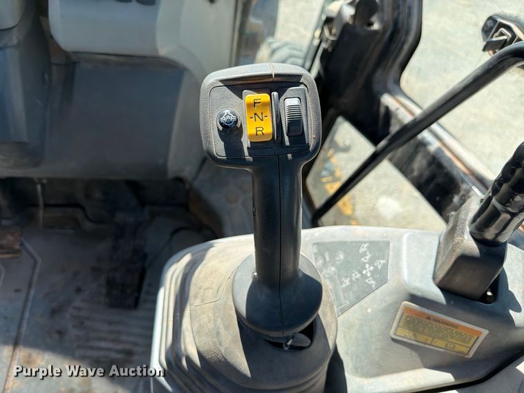 image for item FI0420 2016 Caterpillar 420F2IT backhoe