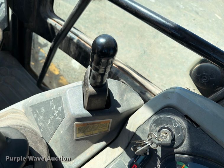 image for item FI0420 2016 Caterpillar 420F2IT backhoe