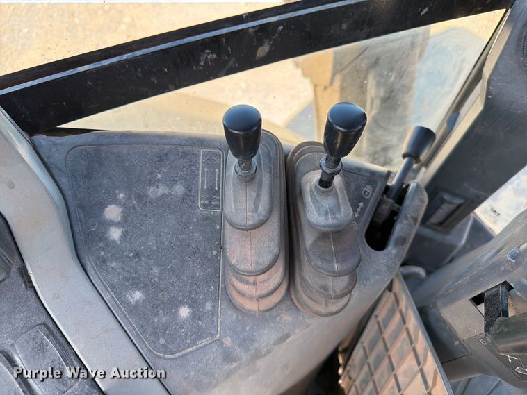 image for item FI0420 2016 Caterpillar 420F2IT backhoe