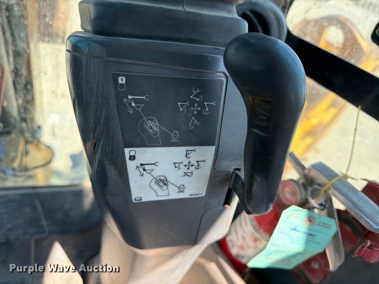 image for item FI0420 2016 Caterpillar 420F2IT backhoe