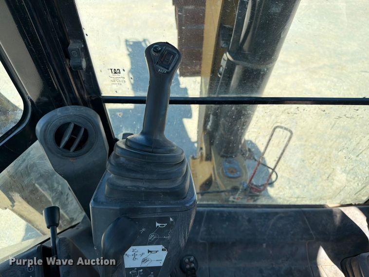 image for item FI0420 2016 Caterpillar 420F2IT backhoe
