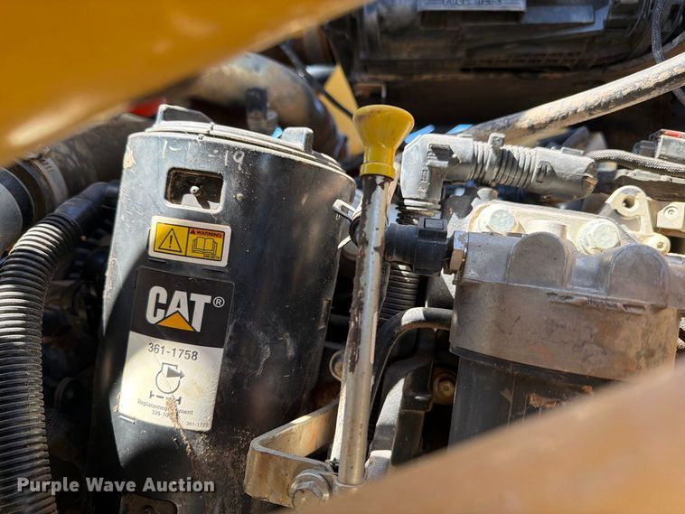 image for item FI0420 2016 Caterpillar 420F2IT backhoe