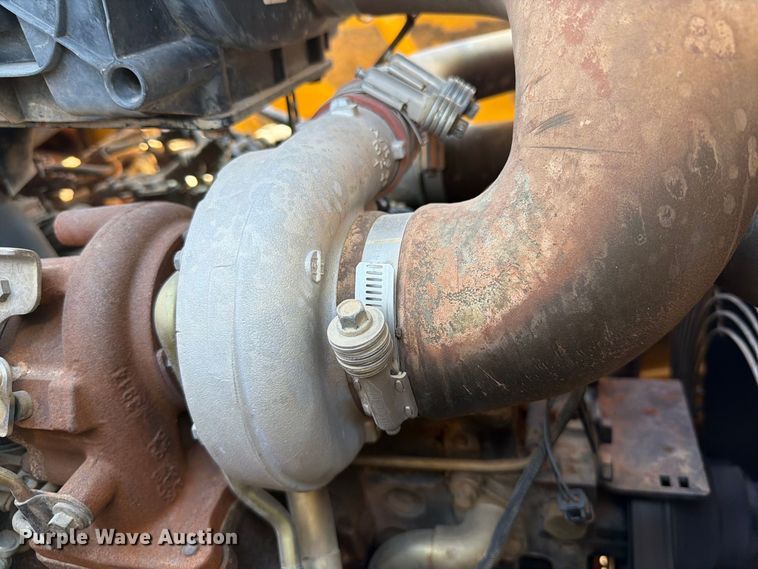 image for item FI0420 2016 Caterpillar 420F2IT backhoe