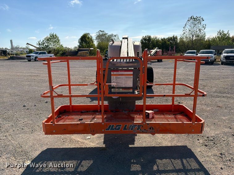 image for item FI0422 2000 JLG 600S boom lift