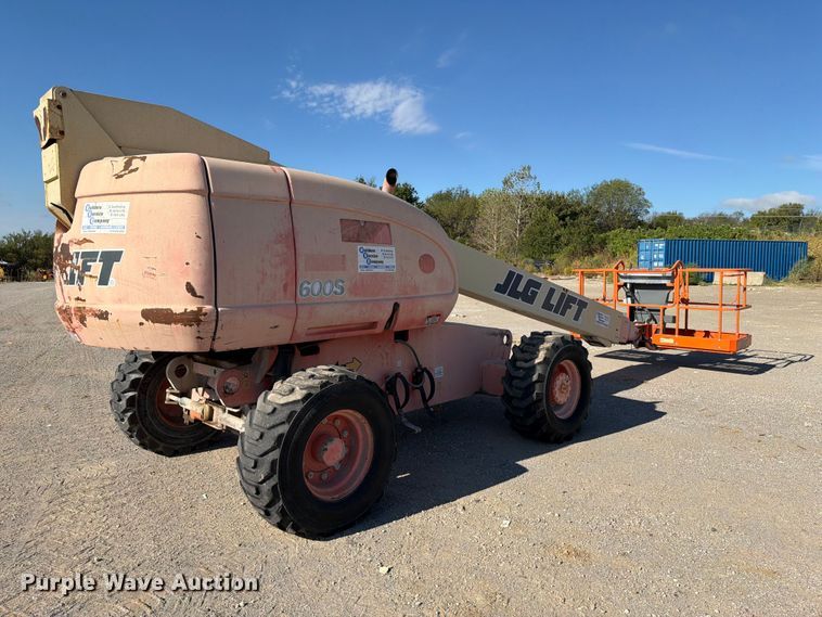 image for item FI0422 2000 JLG 600S boom lift