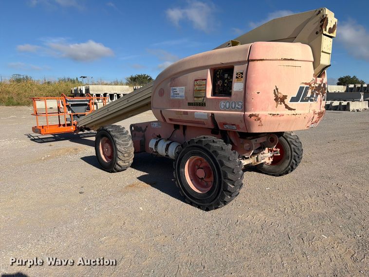 image for item FI0422 2000 JLG 600S boom lift