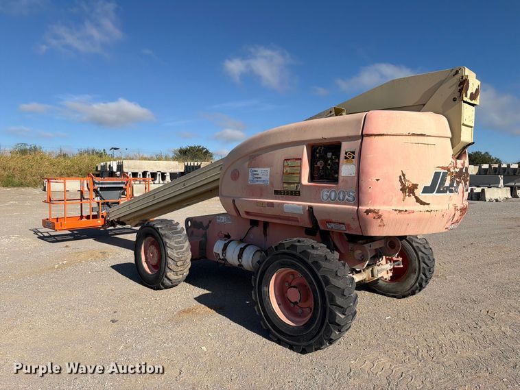image for item FI0422 2000 JLG 600S boom lift