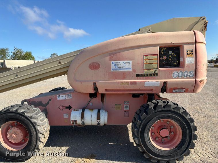 image for item FI0422 2000 JLG 600S boom lift
