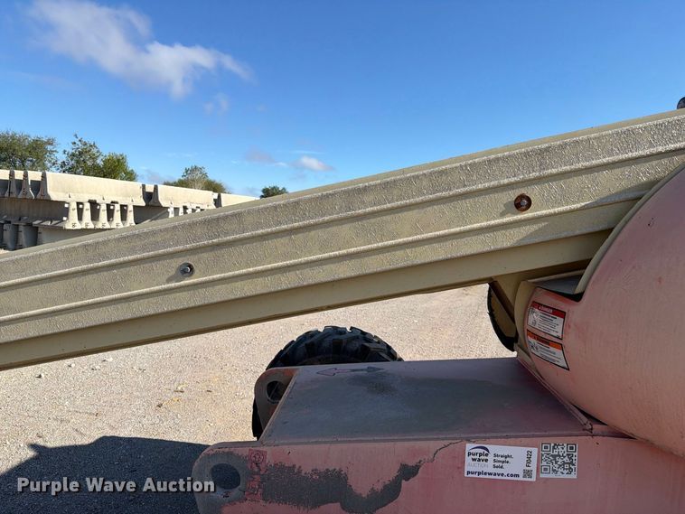 image for item FI0422 2000 JLG 600S boom lift