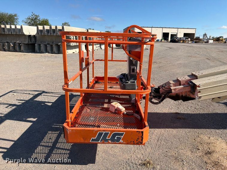 image for item FI0422 2000 JLG 600S boom lift