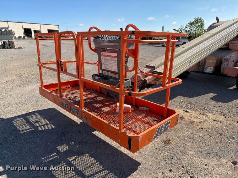 image for item FI0422 2000 JLG 600S boom lift