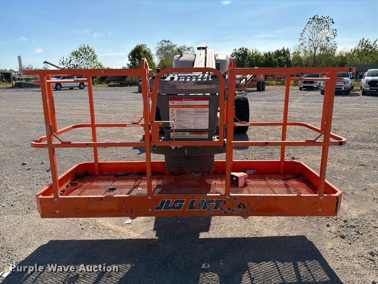 image for item FI0422 2000 JLG 600S boom lift