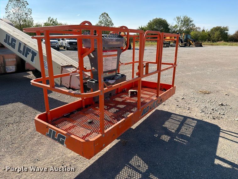 image for item FI0422 2000 JLG 600S boom lift