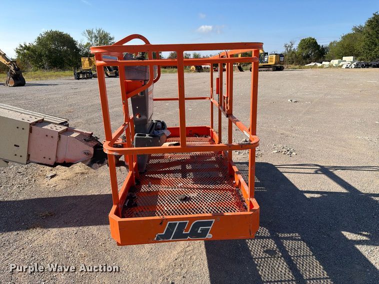 image for item FI0422 2000 JLG 600S boom lift