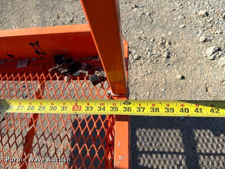 image for item FI0422 2000 JLG 600S boom lift
