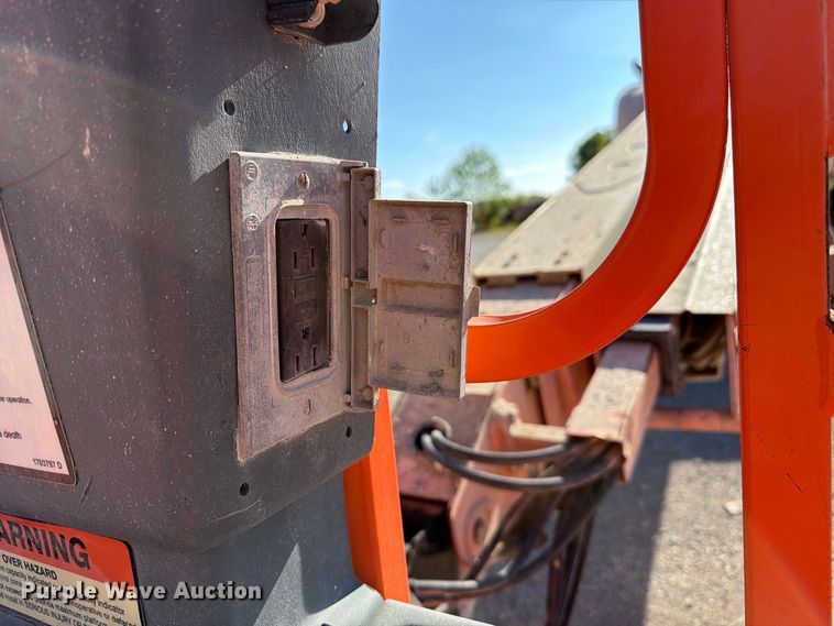 image for item FI0422 2000 JLG 600S boom lift