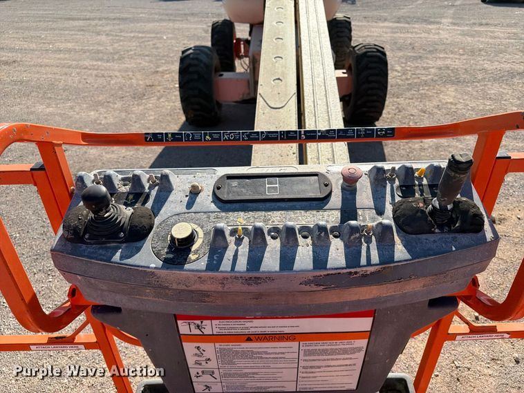 image for item FI0422 2000 JLG 600S boom lift