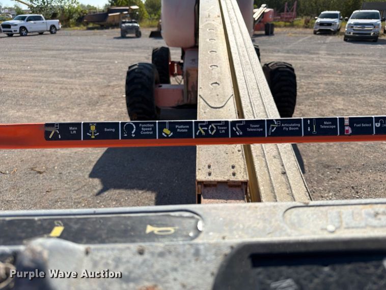 image for item FI0422 2000 JLG 600S boom lift