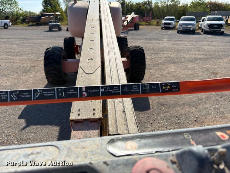 image for item FI0422 2000 JLG 600S boom lift