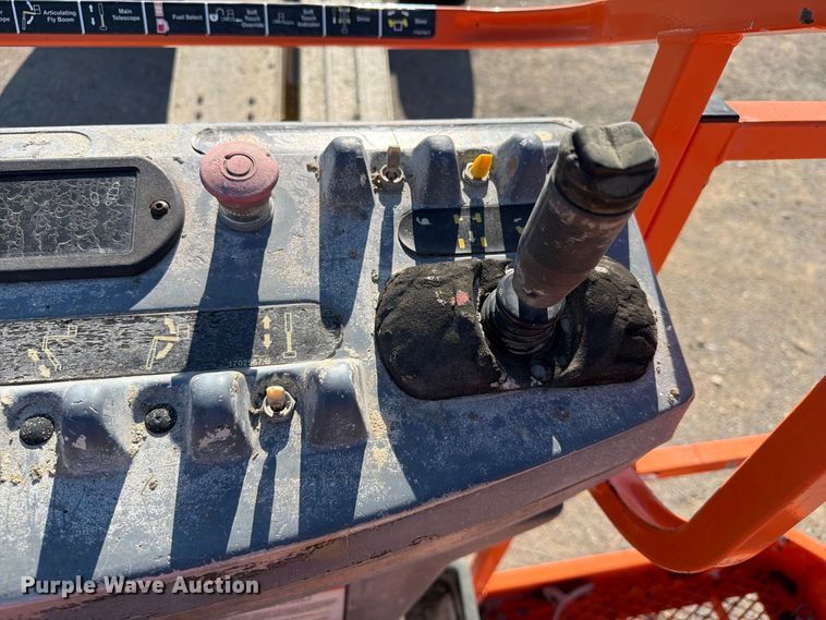 image for item FI0422 2000 JLG 600S boom lift