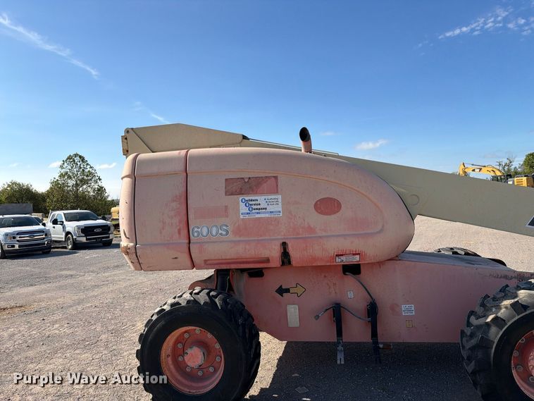 image for item FI0422 2000 JLG 600S boom lift