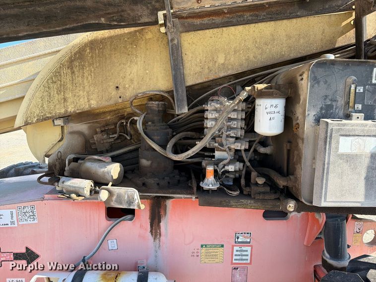 image for item FI0422 2000 JLG 600S boom lift