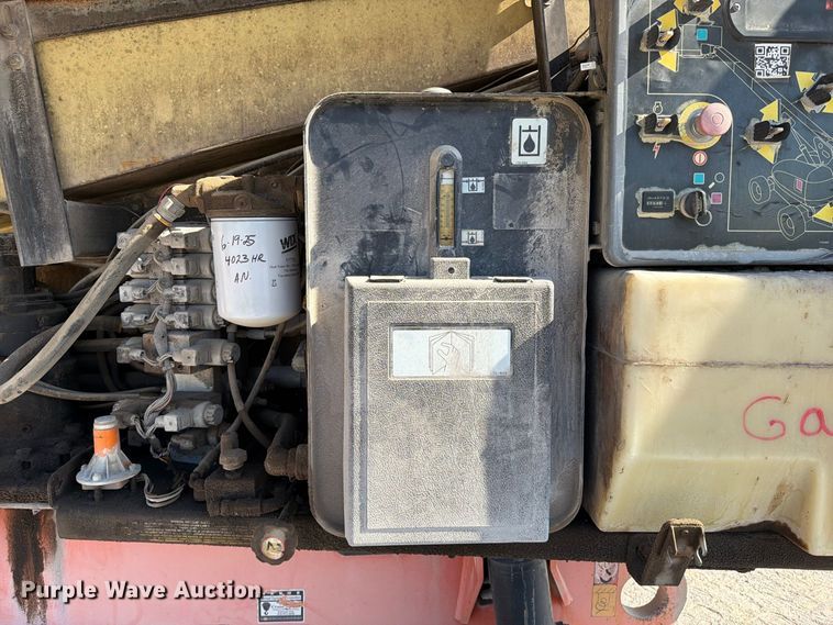 image for item FI0422 2000 JLG 600S boom lift