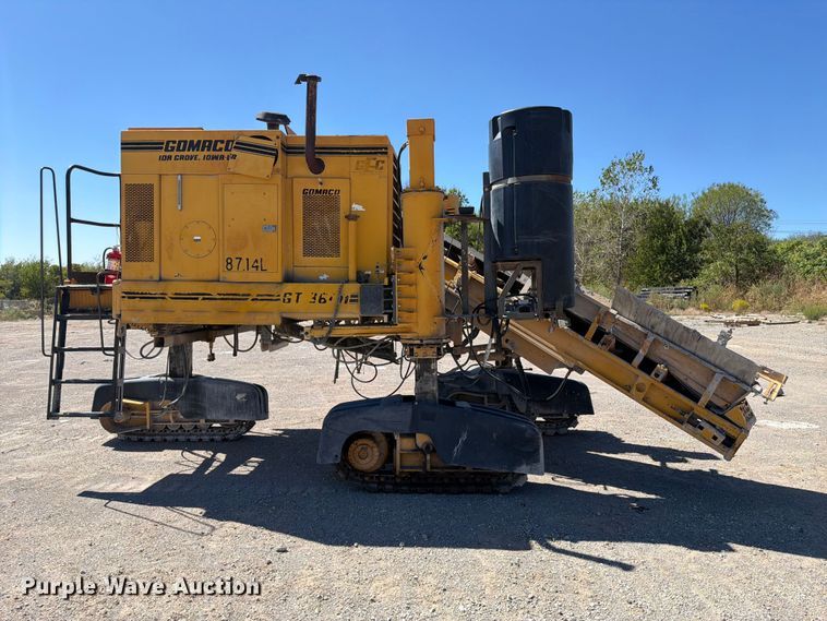 image for item FI0423 2001 Gomaco GT-3600 slipform paver