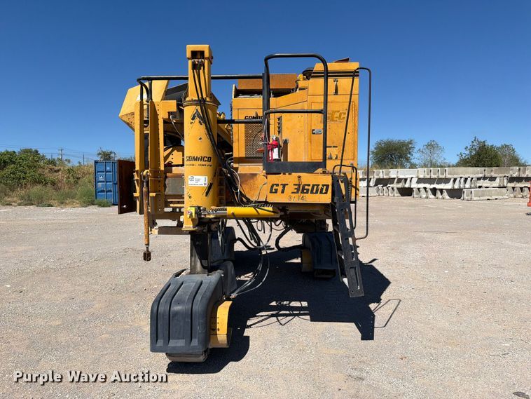image for item FI0423 2001 Gomaco GT-3600 slipform paver