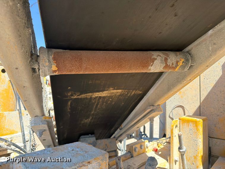 image for item FI0423 2001 Gomaco GT-3600 slipform paver