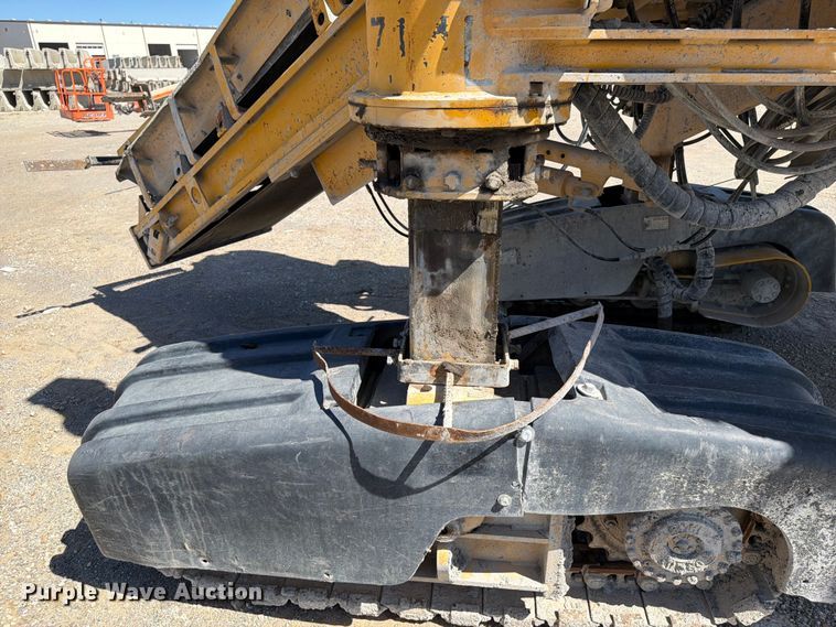 image for item FI0423 2001 Gomaco GT-3600 slipform paver