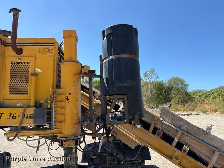 image for item FI0423 2001 Gomaco GT-3600 slipform paver