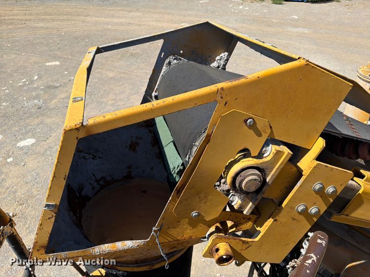image for item FI0423 2001 Gomaco GT-3600 slipform paver