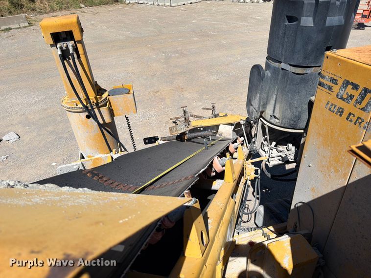 image for item FI0423 2001 Gomaco GT-3600 slipform paver