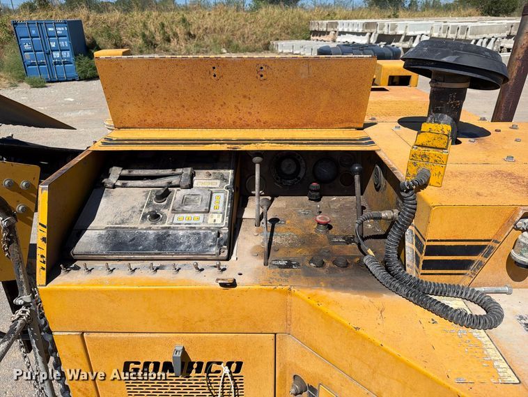 image for item FI0423 2001 Gomaco GT-3600 slipform paver