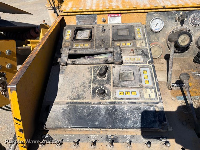 image for item FI0423 2001 Gomaco GT-3600 slipform paver