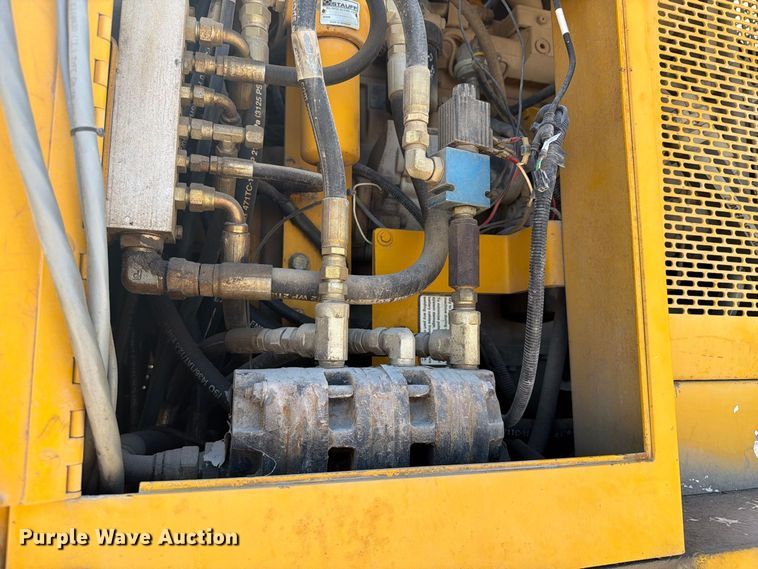 image for item FI0423 2001 Gomaco GT-3600 slipform paver